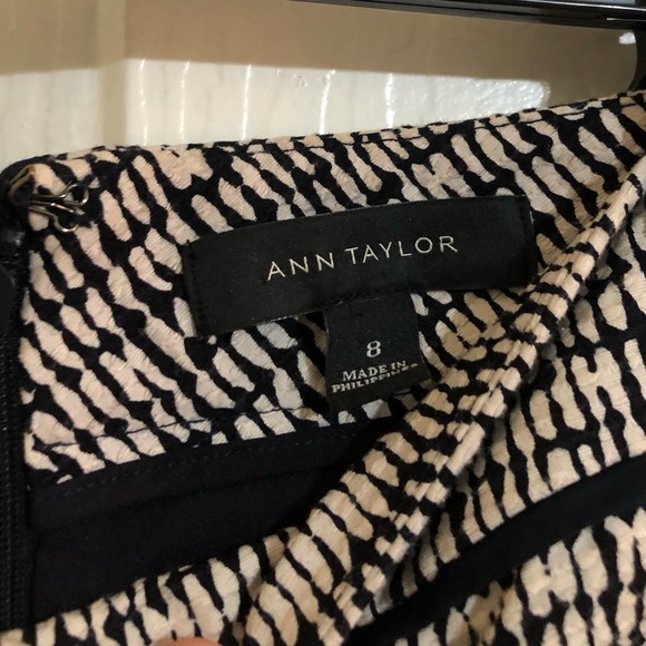 Ann Taylor size 8 ladies navy & cream colored skirt. - Picture 5 of 7